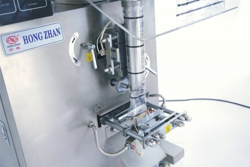 Автомат фасовочно-упаковочный для сыпучих продуктов FOODATLAS HP-200G упаковка 500-1000гр