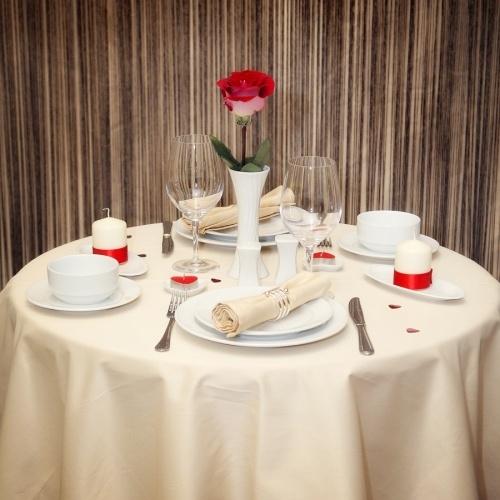 Скатерть LUXSTAHL 145х145 см «ричард» бежевая гладь